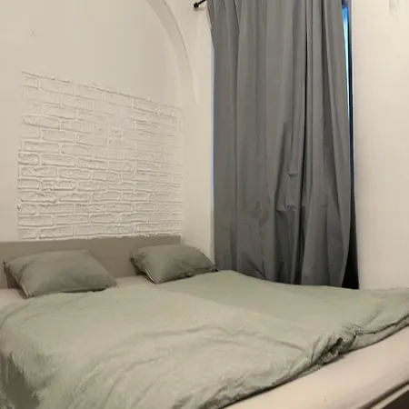 O9b Private In Center