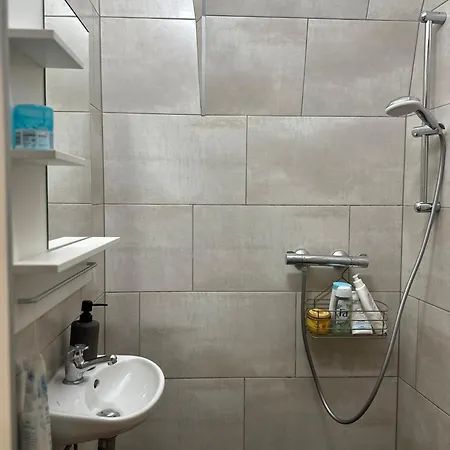 O9b Private In Center *